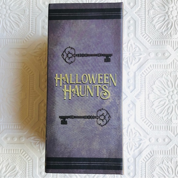 Halloween Haunts Book Storage - Picture 5 of 15